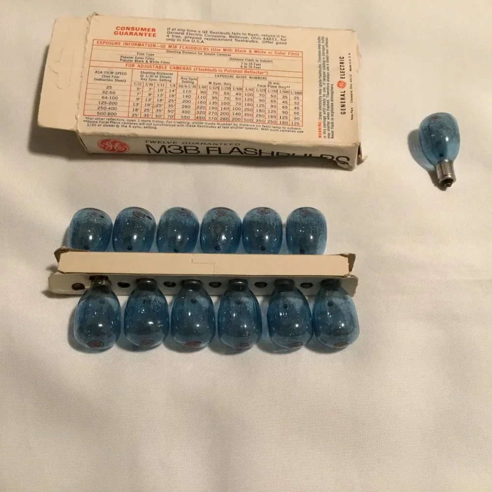13 Blue Bulbs GE M3B USA Photoflash Blue Unfired Flash Bulbs - Vintage 'NEW'